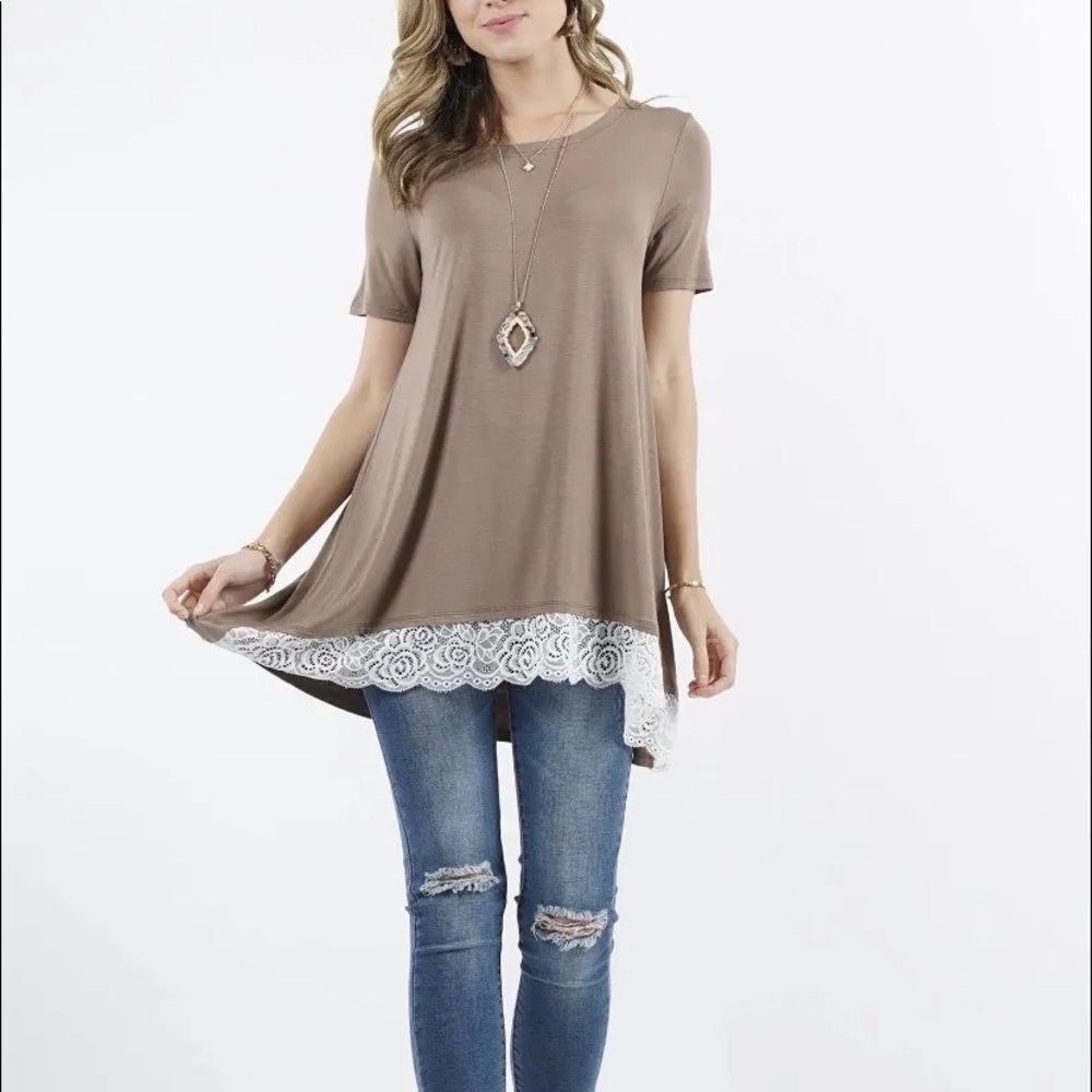 SHORT SLEEVE LACE TRIM HI-LOW HEM Tunic